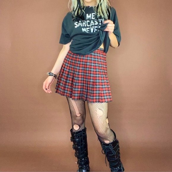 Vintage 90s Plaid Skirt 🕷️ Grunge Schoolgirl Emo Punk Pleated Mini Red Black - Picture 2 of 4